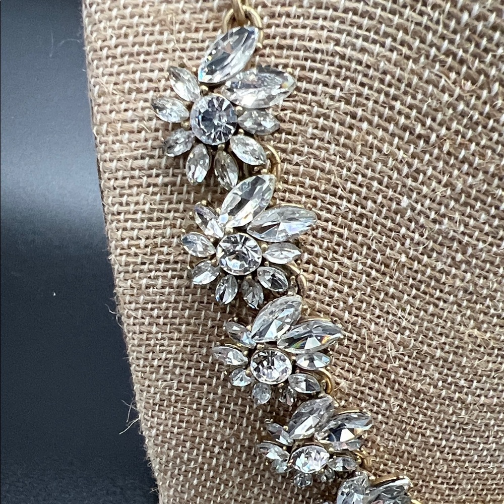 J.Crew Victorian-Inspired Clear Crystal Cluster Statement Bib Necklace ✨ - Picture 4 of 11